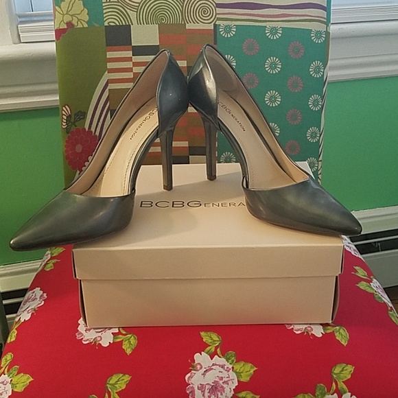 BCBG pumps( glimmer patent) - Picture 3 of 3